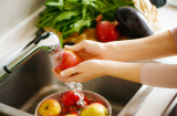 Cách rửa rau quả sai be bét, mất hết chất dinh dưỡng, lại ngấm hóa chất, mang bệnh vào người
