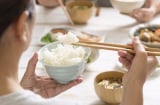 4 dấu hiệu 'lạ' sau khi ăn chứng tỏ người đó có đường huyết cao, đi khám ngay còn kịp