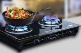 Vệ sinh bếp gas sáng bóng, sạch sẽ với nguyên liệu rẻ tiền có sẵn trong bếp: Sau 5 phút kết quả bất ngờ