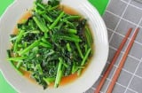 Đầu bếp lâu năm tiết lộ: Xào rau đừng vội cho vào chảo, thêm 2 bước này đảm bảo rau xanh mướt, giòn ngon