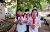 Cậu bé lớp 7 bị bạn đánh chỉ cầm điện thoại nhắn 1 dòng tin, phụ huynh đọc xong phải nể phục