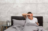 Đàn ông ngủ dậy không có 3 dấu hiệu này chứng tỏ khỏe mạnh, sung sức hơn người