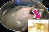 Luộc vịt đừng chỉ dùng nước lạnh và gừng: Thả thêm thứ này thịt hết sạch mùi hôi, ăn mãi không chán