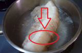 Luộc thịt chỉ dùng muối và nước lã chưa đủ: Muốn thịt thơm ngọt, không bị khô phải dùng thứ này
