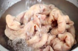 Lòng già chứa chất thải nên vô cùng hôi, muốn làm sạch cũng cần có bí quyết