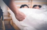 Phụ nữ càng thích làm 4 việc này càng dễ ngoại tình, độ tuổi nào cũng thích tòm tem trai lạ