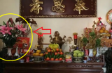 Lọ hoa trên bàn thờ đặt bên trái hay bên phải mới đúng? Đặt sai khấn vái quanh năm vẫn chẳng có lộc
