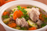 Hầm xương chỉ bỏ mỗi nước lạnh là sai: Thả thêm thứ này món canh trong veo, không hôi lại ngọt nước