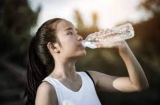 Kiểu bổ sung nước vào mùa hè có thể gây sốc nhiệt, đột quỵ rất nhanh: Số 1 rất nhiều người mắc