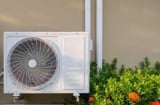 Cục nóng điều hòa lắp ngoài trời có cần che chắn khi mưa nắng hay không: Thợ lâu năm đưa ra câu trả lời