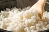 Mùa hè cơm nhanh thiu, bảo quản theo cách này giúp giải quyết vấn đề dễ dàng