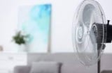 Mùa hè càng bật quạt to càng nóng hầm hập: Xịt thứ này vào nhiệt độ giảm nhanh, mát rượi như điều hòa