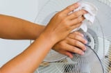 Mẹo vệ sinh quạt điện không cần tháo khung cực tiết kiệm thời gian: Phụ nữ cũng làm cực dễ