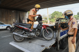 Cảnh sát giao thông có được phép tạm giữ xe của người dân hay không?