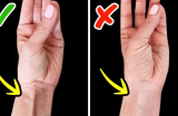 Chạm vào ngón út và ngón tay cái: Năng lực bẩm sinh sẽ được bộc lộ, rất chính xác