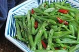 Đỗ mua về đừng vội đem xào, làm ngay kiểu này để miếng nào miếng nấy xanh như ngọc lại giòn ngon miễn chê