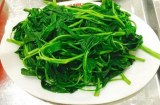 Luộc rau muống bị thâm đen: Đừng vội đổ đi cho ngay thứ này vào, rau xanh mướt nhìn muốn ăn liền
