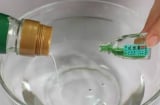 Dầu gió kết hợp với giấm trắng, giải quyết nhanh gọn rắc rối cả nam và nữ đều gặp phải