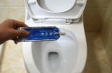 Tuýp kem đánh răng đã dùng hết đừng vứt đi, ném ngay vào bồn cầu, rất hữu ích lại tiết kiệm