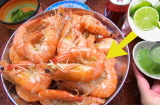 Luộc tôm thả ngay 1 quả này vào: Con nào cũng lên màu đỏ đẹp, ngọt đậm không tanh