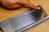 Vì sao có lỗ tròn trên những con dao? Dùng để làm gì?