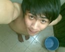 'Cuồng' ca sĩ Thủy Tiên, một 9x khỏa thân, rạch tay