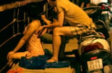 Chùm ảnh: Chuyện tình lan can trên cầu Long Biên