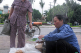 Gánh xôi tự phục vụ hút hồn người Hà Nội