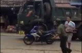 Xác minh, làm rõ clip công an dùng dao đánh nhau với tài xế