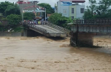 Tin phụ nữ ngày 11/10: Phóng viên TTXVN bàng hoàng nhớ lại phút ám ảnh cầu Thia sập cuốn trôi đồng nghiệp