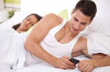 Đàn ông NGOẠI TÌNH chắc chắn sẽ làm những việc này, chính xác đến khó tin