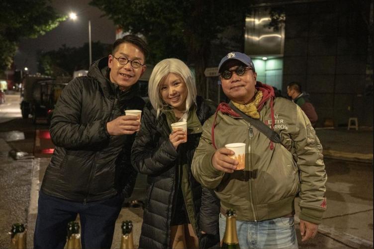 Trương Nam Thành đưa bồ già đi chơi đêm