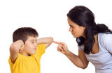Những hành động mà cha mẹ thường làm này sẽ khiến con ngày càng kém thông minh đi