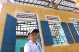 Ảnh: Học sinh ngơ ngác trước lớp học tan hoang sau bão
