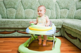 Cách giúp con tập đi đúng, chuẩn nhất để tránh chân vòng kiêng và những tổn thương khác