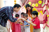 Tuổi Bính Thìn năm Đinh Dậu 2017: Chọn người xông đất, mở hàng cho gia chủ tuổi Bính Thìn