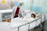 Dùng xăng hun chuột đồng, một bệnh nhi cấp cứu vì bỏng nặng toàn thân