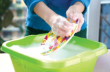 Cả nhà đối mặt với bệnh ung thư chỉ vì thói quen rửa bát mà quá nhiều người mắc phải