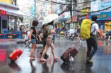Những kinh nghiệm quý giá bạn cần ghi nhớ khi đi du lịch mùa mưa bão