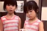 Hai bé gái làm vỡ cốc và cách dạy con nhận lỗi của người mẹ trẻ khiến dân mạng thích thú