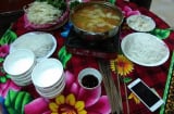 Chàng trai tự nấu lẩu chay tặng mẹ, bao lâu rồi bạn chưa nói: 'MỪNG SINH NHẬT MẸ, NGƯỜI PHỤ NỮ CỦA ĐỜI CON!'