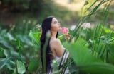 Nhan sắc thiên thần nội y bị phạt nặng vì chụp ảnh với... hoa sen