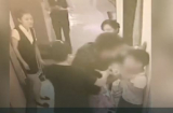 Video: Bênh con thái quá, ông bố lao vào túm cổ cậu bé khiến dư luận phẫn nộ