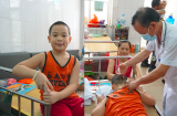 Kỳ lạ bé trai 8 tuổi mắc bệnh cực hiếm: Cứ ngóc đầu lên là ngất xỉu, mất hết toàn bộ tri giác