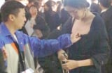 Hoa hậu Trung Quốc đẹp nhất Thế giới bị trợ lý nam đụng chạm