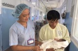 Xót xa người mẹ sinh con trong tình trạng hôn mê vì ung thư di căn não