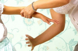 Trước khi đánh con hãy nghĩ thật kỹ, đừng vì đòn roi mà làm hỏng tương lai của con trẻ