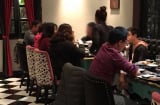 CLIP: Bị nhắc vì hút thuốc trong phòng có trẻ em, người đàn ông quát “Mày không đủ tuổi cấm tao”