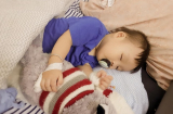 Bị tổn thương ở tay, con trai Dương Cẩm Lynh phải vào phòng mổ gấp