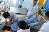Nghiện mạng xã hội không phải là chuyện đùa: Con gái nghiện nặng, cha mẹ phải 'đánh thuốc mê' đưa đi cai